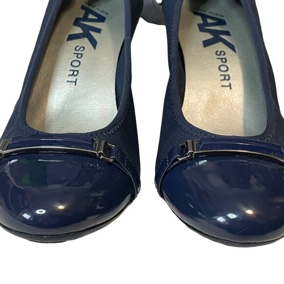 Anne Klein AK Sport Classy Navy Gazella Block Heel Pump, size 6.5 - Picture 2 of 10